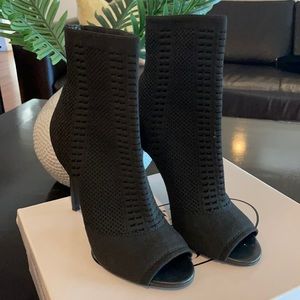 Steven Madden knit Bootie !